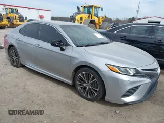 2018 Toyota Camry LE z VIN 4T1B11HK2JU629749, wystawiony jako IAAI lot #41846410 z przebiegiem 184 470 mil mil oraz . Historia ofert i sprzedaży dostępna na DreamBid. Obrazek 1.