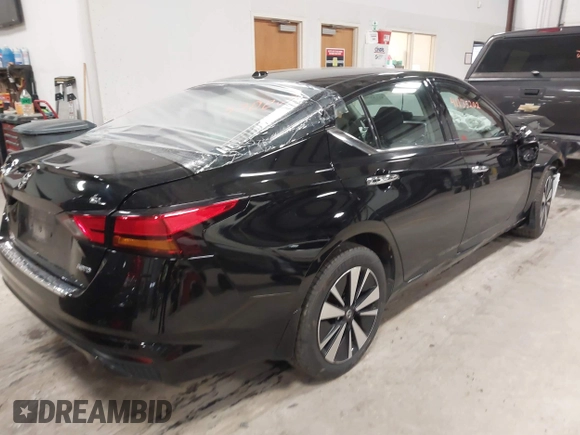 2019 Nissan Altima SL with VIN 1N4BL4EW6KC185215, listed as a IAAI auction lot 41135202 with 77,428 mi miles and . Bid and sale history available at carsss.com. Image 4.