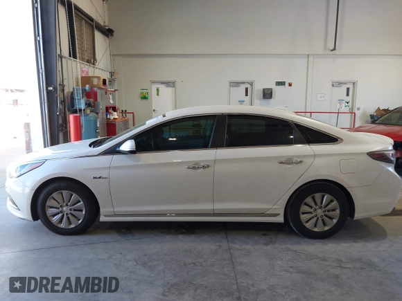 2016 Hyundai Sonata Hybrid SE with VIN KMHE24L15GA009241, listed as a IAAI auction lot 42083395 with 127,068 mi miles. Bid and sale history available at carsss.com. Image 14.