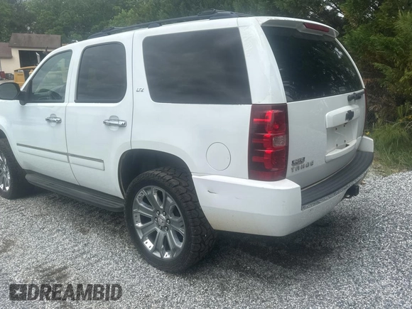 2009 Chevrolet Tahoe LTZ with VIN 1GNFK330X9J100915, listed as a Copart auction lot 55279675 with 254,708 mi miles and Salvage title. Bid and sale history available at DreamBid. Image 3.