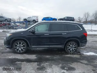2019 Honda Pilot Touring 7-Passenger with VIN 5FNYF6H62KB098269, listed as a IAAI auction lot 41379812 with 71,992 mi miles. Bid and sale history available at carsss.com. Image 14.