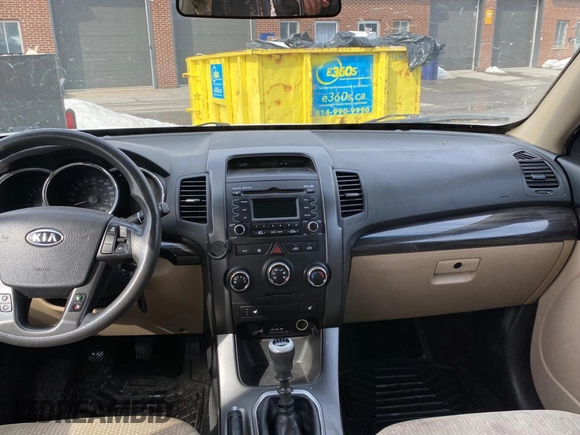 2012 Kia Sorento LX with VIN 5XYKT3A13CG306729, listed as a Copart auction lot 48946605 with 183,878 mi miles and Clean Title. Bid and sale history available at DreamBid. Image 9.