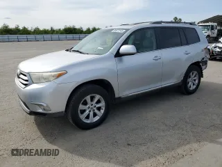 2011 Toyota Highlander z VIN 5TDBK3EH2BS047193, wystawiony jako Copart lot #50573145 z przebiegiem 151 950 mil mil oraz Szkoda całkowita • Salvage title. Historia ofert i sprzedaży dostępna na DreamBid. Obrazek 1.