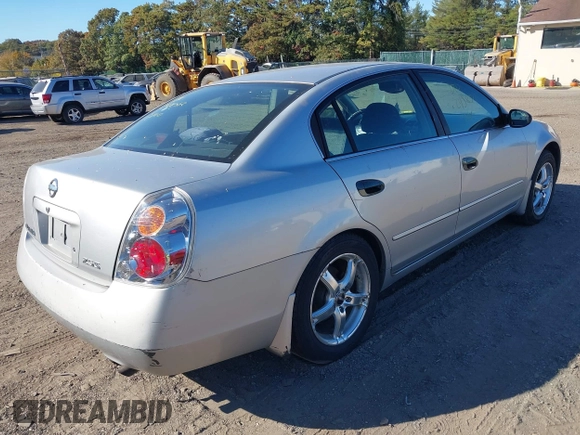 2002 Nissan Altima SL with VIN 1N4AL11E82C215662, listed as a IAAI auction lot 40637969 with 999,999 mi miles. Bid and sale history available at carsss.com. Image 4.