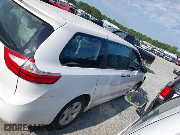 2017 Toyota Sienna L z VIN 5TDZZ3DC2HS791742, wystawiony jako IAAI lot #42254128 z przebiegiem 236 332 mil mil oraz . Historia ofert i sprzedaży dostępna na DreamBid. Obrazek 13.