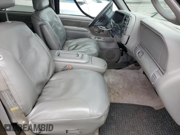 1998 Chevrolet Tahoe z VIN 1GNEK13R2WJ304666, wystawiony jako Copart lot #57833815 z przebiegiem 199 103 mil mil oraz Szkoda całkowita • Salvage title. Historia ofert i sprzedaży dostępna na DreamBid. Obrazek 7.