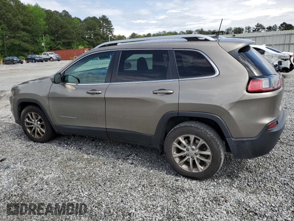 2019 Jeep Cherokee Latitude z VIN 1C4PJLCX5KD148002, wystawiony jako Copart lot #54170595 z przebiegiem 136 852 mil mil oraz Szkoda całkowita • Salvage title. Historia ofert i sprzedaży dostępna na DreamBid. Obrazek 2.