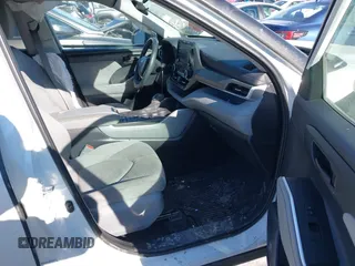 2020 Toyota Highlander LE with VIN 5TDBZRBH5LS511758, listed as a IAAI auction lot 41432586 with 76,214 mi miles and . Bid and sale history available at DreamBid. Image 5.