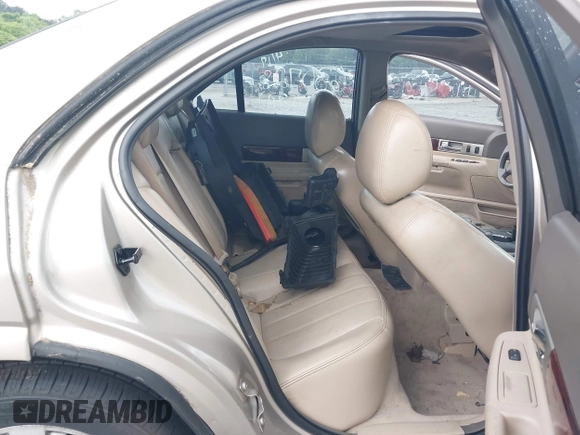 2006 Lincoln LS Sport z VIN 1LNFM87A76Y630728, wystawiony jako IAAI lot #42083721 z przebiegiem Nie podano mil oraz . Historia ofert i sprzedaży dostępna na DreamBid. Obrazek 8.
