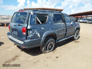 2005 Toyota Sequoia SR5 with VIN 5TDZT34A55S246422, listed as a IAAI auction lot 41965618 with 200,950 mi miles. Bid and sale history available at carsss.com. Image 4.