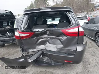 2019 Toyota Sienna XLE Auto Access Seat with VIN 5TDYZ3DC8KS982777, listed as a IAAI auction lot 41519696 with 109,708 mi miles. Bid and sale history available at carsss.com. Image 16.