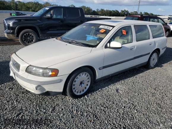 2001 Volvo V70 with VIN YV1SW58D311007249, listed as a Copart auction lot 77267834 with 0 mi miles and Salvage Title. Bid and sale history available at carsss.com. Image 1.