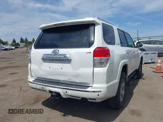 2010 Toyota 4Runner SR5 z VIN JTEZU5JR4A5003392, wystawiony jako IAAI lot #42085983 z przebiegiem 236 299 mil mil oraz . Historia ofert i sprzedaży dostępna na DreamBid. Obrazek 4.