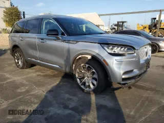 2023 Lincoln Aviator Standard z VIN 5LM5J6XC9PGL01432, wystawiony jako Copart lot #86017864 z przebiegiem Nie podano mil oraz Szkoda całkowita • Salvage title. Historia ofert i sprzedaży dostępna na DreamBid. Obrazek 4.