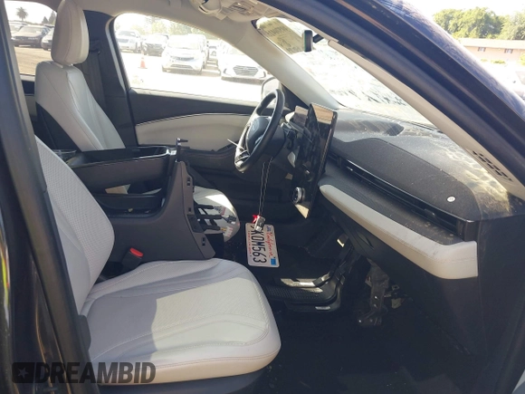 2022 Ford Mustang Mach-E Premium z VIN 3FMTK3SU4NMA23838, wystawiony jako IAAI lot #40509920 z przebiegiem Nie podano mil oraz . Historia ofert i sprzedaży dostępna na DreamBid. Obrazek 5.