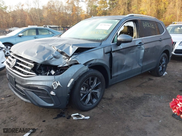 2022 Volkswagen Tiguan SE with VIN 3VV2B7AX9NM027422, listed as a IAAI auction lot 40736336 with 25,876 mi miles. Bid and sale history available at carsss.com. Image 2.