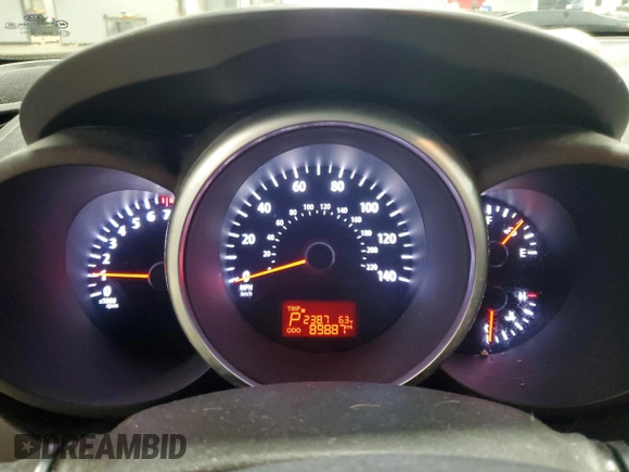 2013 Kia Soul + z VIN KNDJT2A65D7564122, wystawiony jako Copart lot #55811785 z przebiegiem 89 887 mil mil oraz Szkoda całkowita • Salvage title. Historia ofert i sprzedaży dostępna na DreamBid. Obrazek 9.