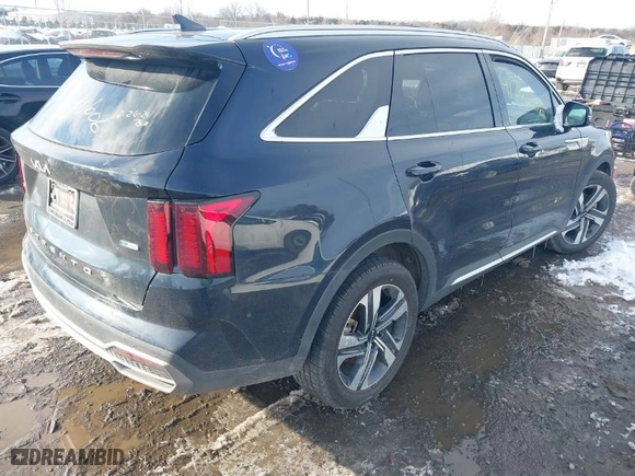2022 Kia Sorento Hybrid EX with VIN KNDRHDLG7N5098664, listed as a IAAI auction lot 41240606 with 68,985 mi miles. Bid and sale history available at carsss.com. Image 4.