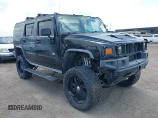 2005 Hummer H2 SUV z VIN 5GRGN23UX5H115545, wystawiony jako IAAI lot #42419551 z przebiegiem 227 827 mil mil oraz . Historia ofert i sprzedaży dostępna na DreamBid. Obrazek 1.