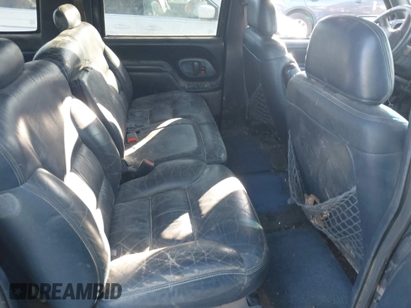 1998 GMC Suburban z VIN 1GKFK16R7WJ700525, wystawiony jako IAAI lot #41305248 z przebiegiem 205 300 mil mil oraz . Historia ofert i sprzedaży dostępna na DreamBid. Obrazek 8.