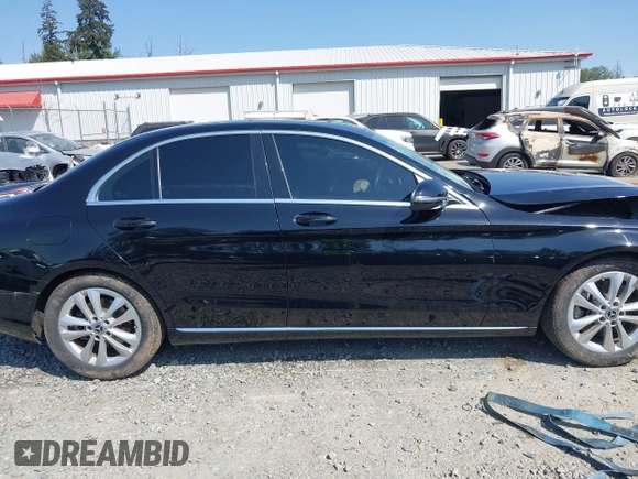 2019 Mercedes-Benz C 300 z VIN 55SWF8DB9KU291393, wystawiony jako IAAI lot #42105875 z przebiegiem 38 853 mil mil oraz . Historia ofert i sprzedaży dostępna na DreamBid. Obrazek 13.