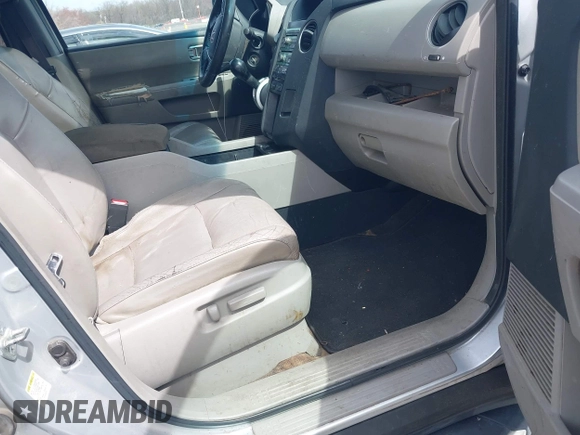 2011 Honda Pilot EX-L with VIN 5FNYF4H68BB017361, listed as a IAAI auction lot 41933024 with 338,819 mi miles and . Bid and sale history available at carsss.com. Image 3.