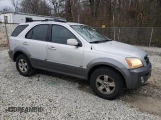 2005 Kia Sorento LX z VIN KNDJC733955455370, wystawiony jako Copart lot #47553645 z przebiegiem 195 471 mil mil oraz Szkoda całkowita • Salvage title. Historia ofert i sprzedaży dostępna na DreamBid. Obrazek 4.