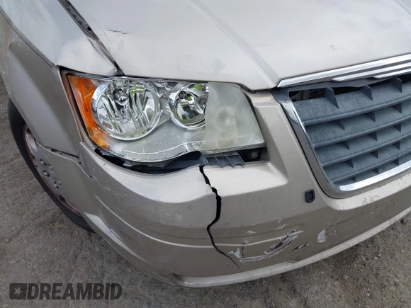 2008 Chrysler Town & Country LX with VIN 2A8HR44HX8R842094, listed as a IAAI auction lot 41902978 with 340,923 mi miles. Bid and sale history available at carsss.com. Image 6.
