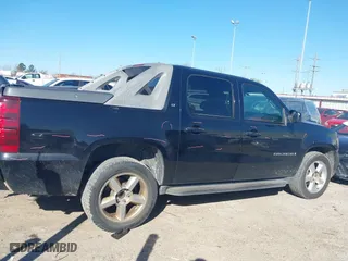 2009 Chevrolet Avalanche LT w/2LT with VIN 3GNEC22009G198925, listed as a IAAI auction lot 41730276 with 159,417 mi miles. Bid and sale history available at carsss.com. Image 13.