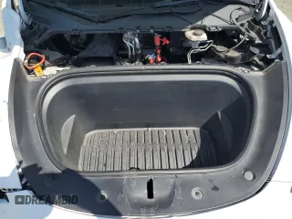 2022 Tesla Model Y Long Range z VIN 7SAYGAEE6NF492070, wystawiony jako Copart lot #52032415 z przebiegiem 143 732 mil mil oraz Szkody całkowita. Historia ofert i sprzedaży dostępna na DreamBid. Obrazek 12.