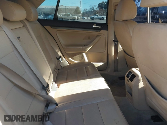 2008 Volkswagen Jetta SE z VIN 3VWRZ71K18M166457, wystawiony jako IAAI lot #41392289 z przebiegiem 244 330 mil mil oraz . Historia ofert i sprzedaży dostępna na DreamBid. Obrazek 8.