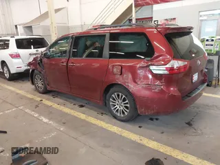 2018 Toyota Sienna XLE Auto Access Seat with VIN 5TDYZ3DC8JS935926, listed as a IAAI auction lot 41630567 with 105,224 mi miles. Bid and sale history available at carsss.com. Image 3.