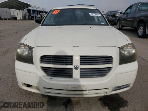 2005 Dodge Magnum z VIN 2D4FV48TX5H692873, wystawiony jako Copart lot #87230504 z przebiegiem 166 497 mil mil oraz Szkody całkowita. Historia ofert i sprzedaży dostępna na DreamBid. Obrazek 5.