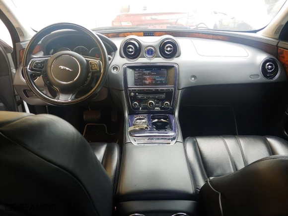2013 Jaguar XJ with VIN SAJWJ1CD7D8V49599, listed as a Copart auction lot 54008915 with 133,163 mi miles and Clean Title. Bid and sale history available at carsss.com. Image 9.