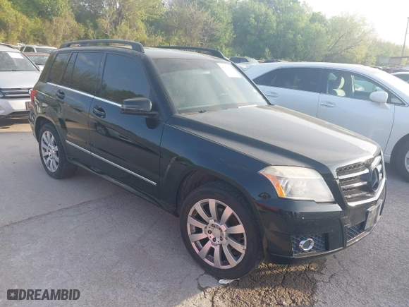 2011 Mercedes-Benz GLK-Class GLK 350 with VIN WDCGG5GB2BF620874, listed as a IAAI auction lot 41921299 with 147,086 mi miles. Bid and sale history available at carsss.com. Image 1.