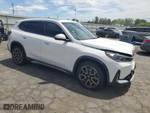 2023 BMW X1 xDrive28i z VIN WBX73EF02P5Y15293, wystawiony jako Copart lot #57629965 z przebiegiem 7 381 mil mil oraz Szkoda całkowita • Salvage title. Historia ofert i sprzedaży dostępna na DreamBid. Obrazek 4.
