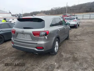 2019 Kia Sorento LX with VIN 5XYPGDA33KG508972, listed as a IAAI auction lot 41511319 with 88,285 mi miles. Bid and sale history available at carsss.com. Image 4.