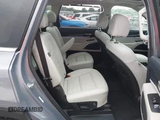 2024 Kia Telluride SX Prestige X-Pro with VIN 5XYP5DGC2RG520392, listed as a IAAI auction lot 42420406 with 19,649 mi miles and . Bid and sale history available at DreamBid. Image 8.