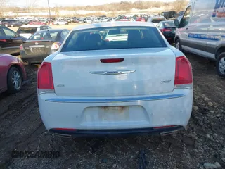 2018 Chrysler 300 Limited with VIN 2C3CCAKG1JH296670, listed as a IAAI auction lot 41691911 with 121,508 mi miles. Bid and sale history available at carsss.com. Image 16.