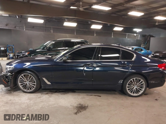 2019 BMW 5 Series 540i xDrive z VIN WBAJE7C53KWW29884, wystawiony jako IAAI lot #42020658 z przebiegiem 68 389 mil mil oraz . Historia ofert i sprzedaży dostępna na DreamBid. Obrazek 14.