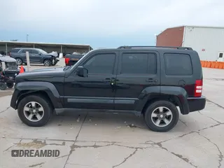 2008 Jeep Liberty Sport z VIN 1J8GP28K78W134159, wystawiony jako IAAI lot #42163994 z przebiegiem 175 823 mil mil oraz . Historia ofert i sprzedaży dostępna na DreamBid. Obrazek 15.