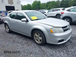 2012 Dodge Avenger SXT z VIN 1C3CDZCB0CN133422, wystawiony jako IAAI lot #42510028 z przebiegiem 157 804 mil mil oraz . Historia ofert i sprzedaży dostępna na DreamBid. Obrazek 1.
