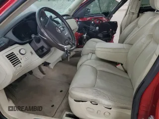 2008 Cadillac DTS 1SD z VIN 1G6KD57Y28U173094, wystawiony jako Copart lot #56895415 z przebiegiem 141 060 mil mil oraz Szkoda całkowita • Salvage title. Historia ofert i sprzedaży dostępna na DreamBid. Obrazek 7.