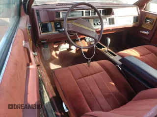 1982 Chevrolet Celebrity z VIN 1G1AW27RXCG123019, wystawiony jako Copart lot #77016544 z przebiegiem 57 150 mil mil oraz Tytuł czysty. Historia ofert i sprzedaży dostępna na DreamBid. Obrazek 8.