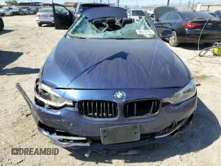 2016 BMW 3 Series 328i z VIN WBA8E9C54GK647335, wystawiony jako Copart lot #56513135 z przebiegiem Nie podano mil oraz Szkoda całkowita • Salvage title. Historia ofert i sprzedaży dostępna na DreamBid. Obrazek 5.