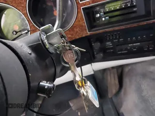1989 Chevrolet Suburban z VIN 1GNEV16K2KF127586, wystawiony jako IAAI lot #41867659 z przebiegiem 71 373 mil mil oraz . Historia ofert i sprzedaży dostępna na DreamBid. Obrazek 11.