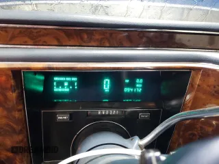 1990 Cadillac Brougham z VIN 1G6DW5474LR703771, wystawiony jako Copart lot #87653835 z przebiegiem 94 172 mil mil oraz Szkody całkowita. Historia ofert i sprzedaży dostępna na DreamBid. Obrazek 9.