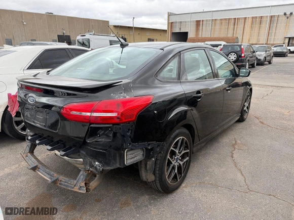 2016 Ford Focus SE with VIN 1FADP3F23GL230086, listed as a Copart auction lot 50039585 with 118,274 mi miles and Clean Title. Bid and sale history available at carsss.com. Image 4.