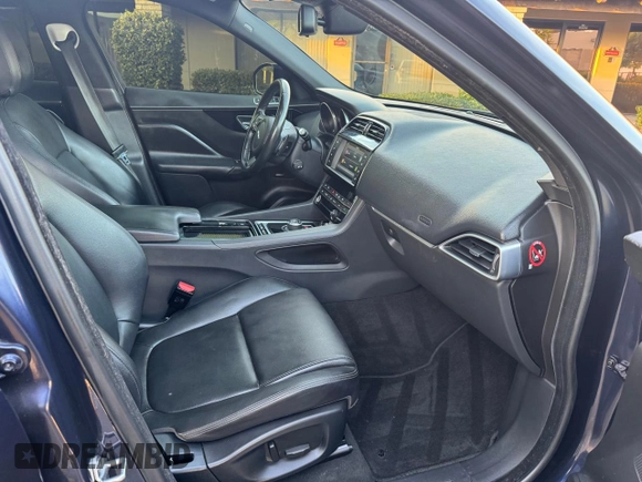 2018 Jaguar F-Pace 25t Premium с VIN SADCJ2FXXJA252431, выставлен на аукционе Copart как лот 62039175 с пробегом 50 286 миль миль и Списание • Salvage title. История ставок и продаж доступна на DreamBid. Изображение 5.