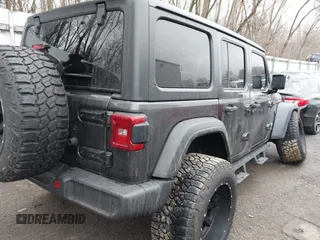 2020 Jeep Wrangler Unlimited Sport z VIN 1C4HJXDN3LW164701, wystawiony jako IAAI lot #41200437 z przebiegiem 102 272 mil mil oraz . Historia ofert i sprzedaży dostępna na DreamBid. Obrazek 4.